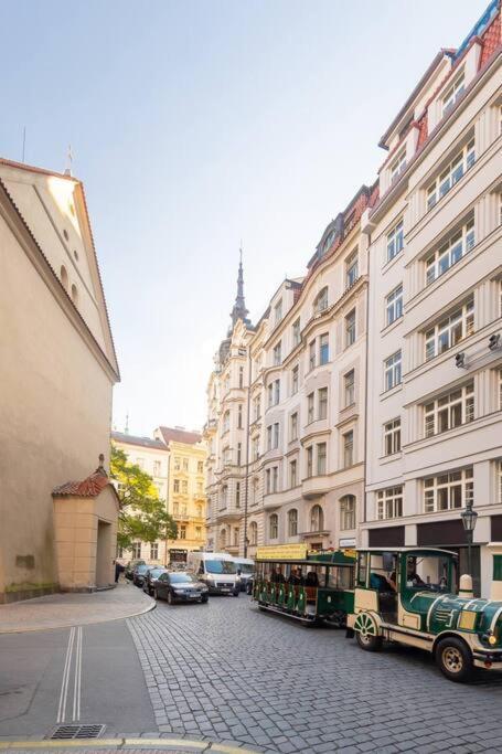 Luxury Apartment On Old Town Square Prague Exterior photo